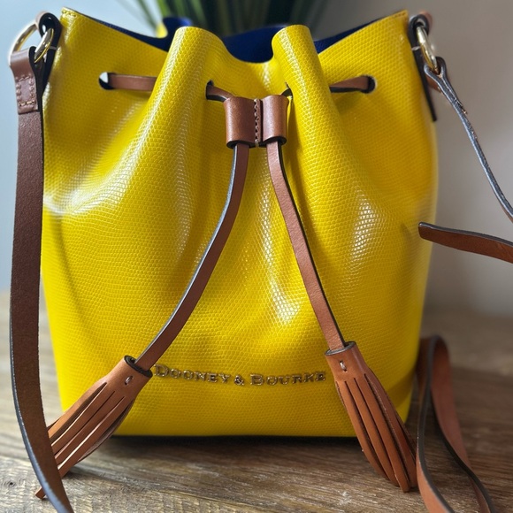 NWOT DOONEY & BOURKE DRAWSTRING HANDBAG & WALLET CROSSBODY - Picture 2 of 10